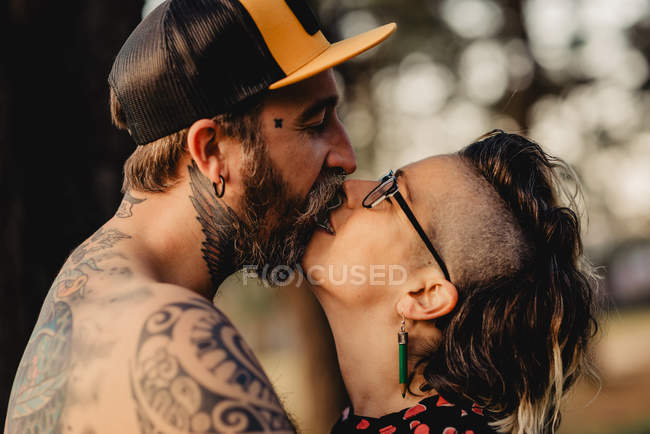 Happy couple kissing on sunny weather — Stock Photo