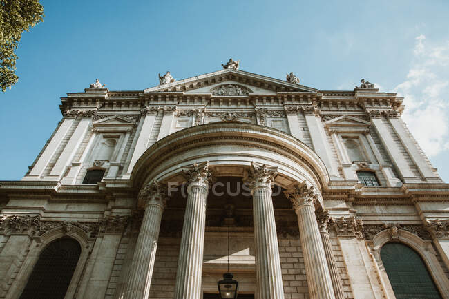 Фасад удивительного собора — стоковое фото
