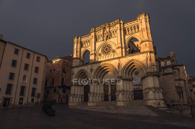 Exterior of beautiful medieval cathedral on square in light of early morning sun — Stock Photo