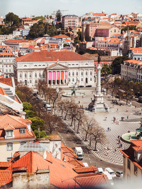 Vista aérea de drones para a cidade com telhados laranja e praça em Sintra, Lisboa, Portugal — Fotografia de Stock