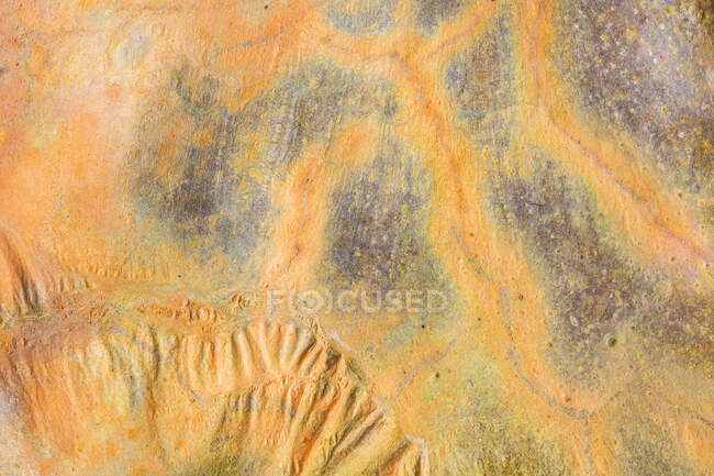 Surface du sol fluvial avec minéraux — Photo de stock