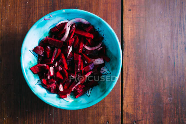 Bowl with healthy beetroot salad — Stock Photo
