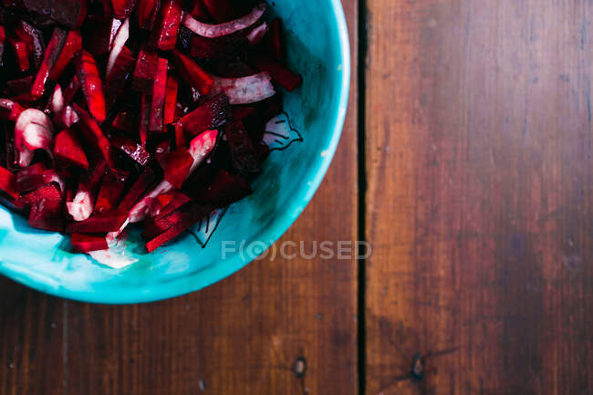 Schüssel mit gesundem Rote-Bete-Salat — Stockfoto