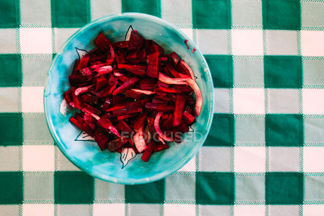 Bowl with healthy beetroot salad — Stock Photo