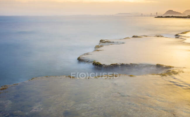 Bright morning sun rising over surface of clean sea water in majestic nature — Stock Photo