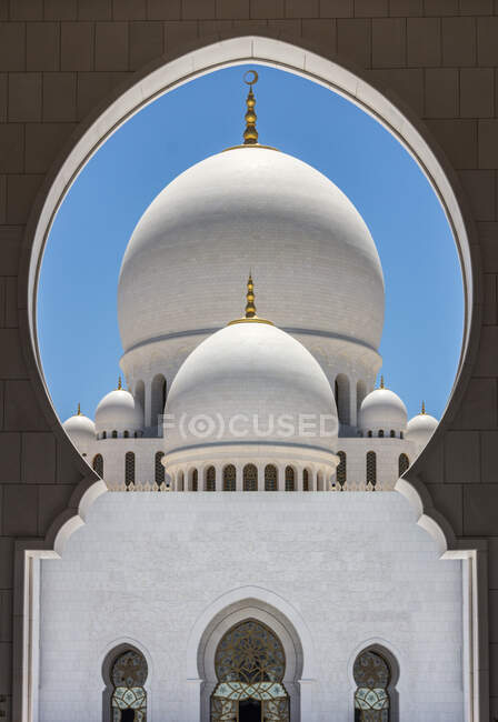 Арки красивого арабского дворца — стоковое фото