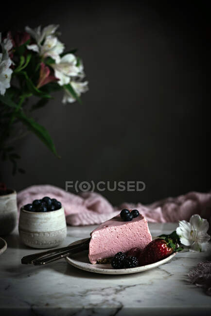 Tarte aux fraises sur la table — Photo de stock