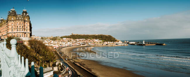 Pintoresca bahía costera en Yorkshire, Inglaterra - foto de stock