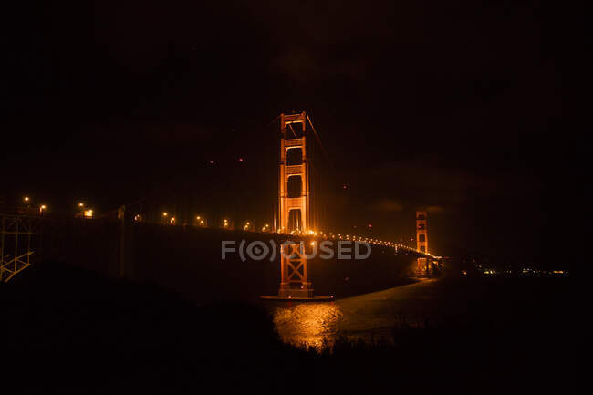 Vue du pont la nuit — Photo de stock