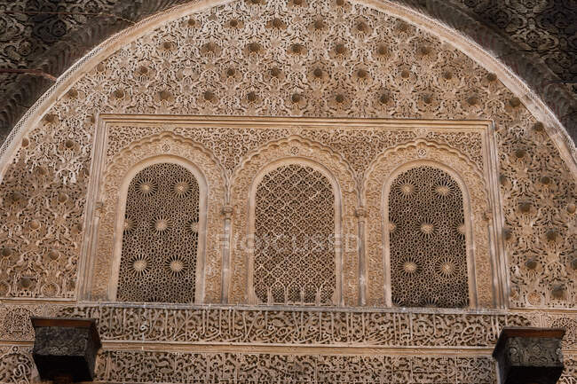Fachada del antiguo edificio de piedra en Marrakech, Marruecos - foto de stock