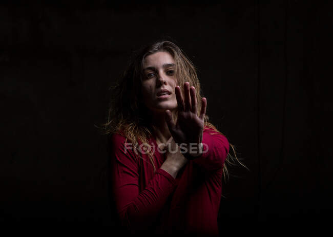 Young woman dancing in darkness — Stock Photo
