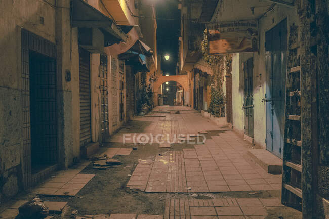 Amazing view of poor street between ancient houses in evening in Marrakesh, Morocco — Stock Photo