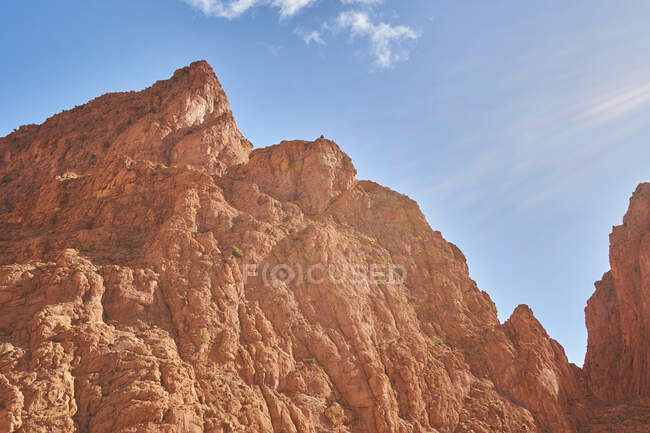 Ілюстрований вид на гори в пустелі і голубе небо в Марракеші, Марокко. — стокове фото