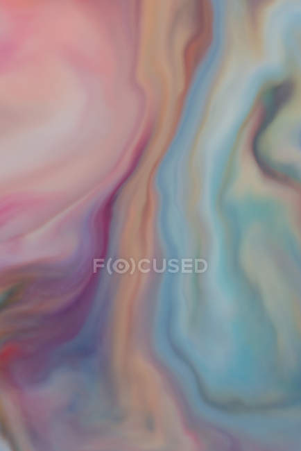 Flux abstrait de peintures liquides colorées en mélange — Photo de stock