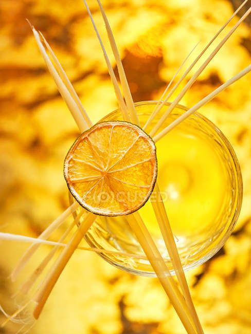 Citrus and spices on glass of cocktail — Stock Photo
