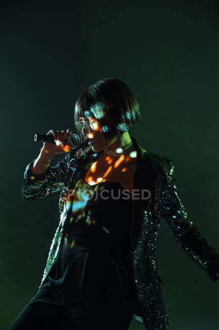 Stylish woman singing on stage — Stock Photo