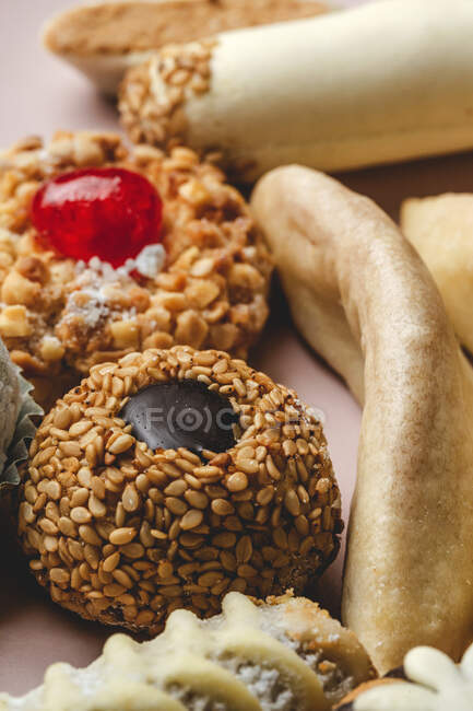 Traditionelle arabische Halal-Süßigkeiten, typisch für Ramadan und Eid — Stockfoto