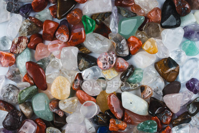 Close-up de pedras de fluorite coloridas em heap — Fotografia de Stock