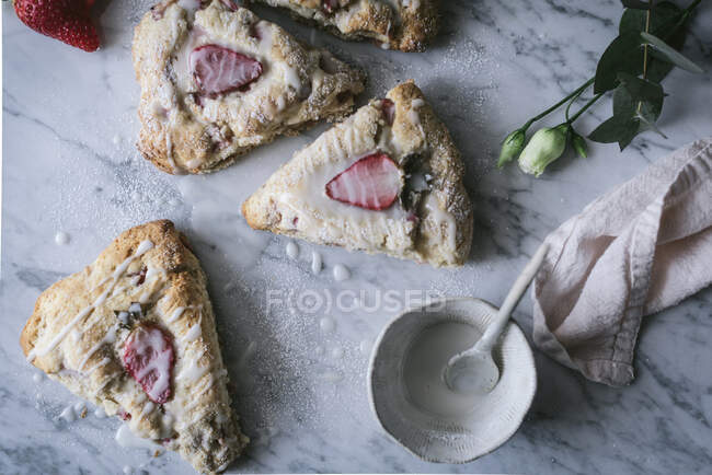 Strawberry scones on marble table — Stock Photo