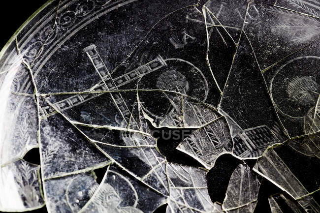 Закрытие подлинного патины Кастуло, реликвии четвертого века в Линарес Хаэн, изолированные на черном фоне — стоковое фото
