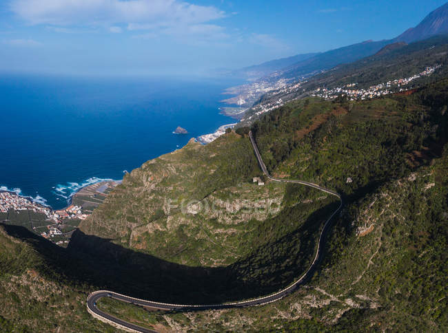 Curving road through mountain coastal landscape — Stock Photo