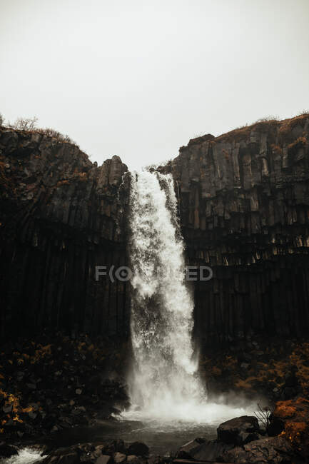 Cachoeira no majestoso campo — Fotografia de Stock