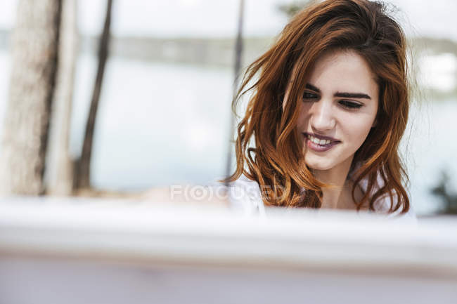 Young woman painting in countryside — Stock Photo