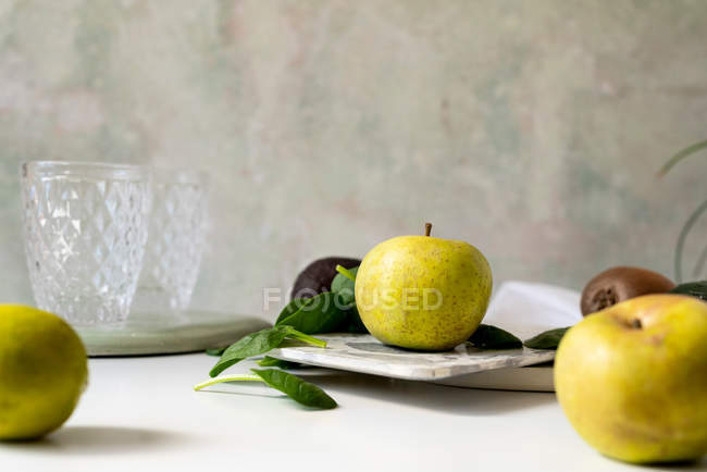 Fresh ingredients for green smoothie on grey background — Stock Photo