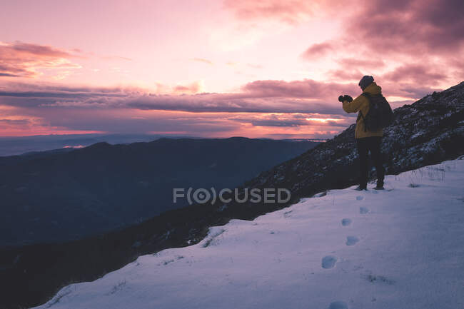 Anonymous tourist on snowy mountain — Stock Photo