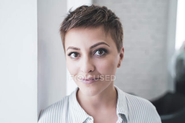 Girl posing after cutting her hair — Stock Photo