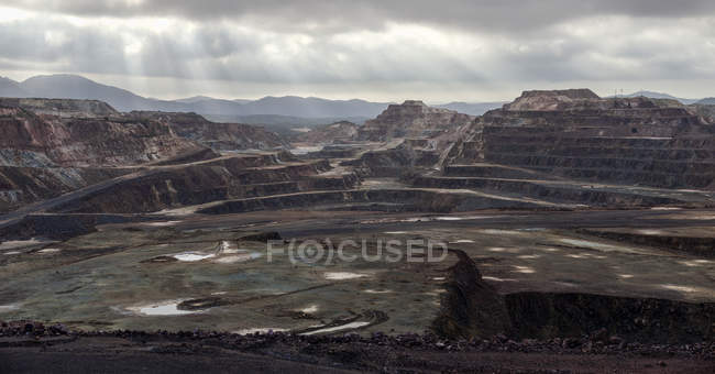 Vista panorámica de terrazas mineras en colinas de Riotinto, Huelva - foto de stock
