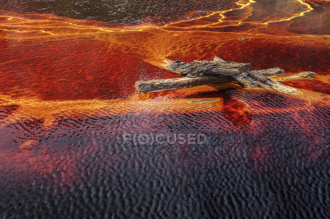 Orangefarbene Ströme und Übergänge auf Felsen in den Minen von Riotinto, Huelva — Stockfoto