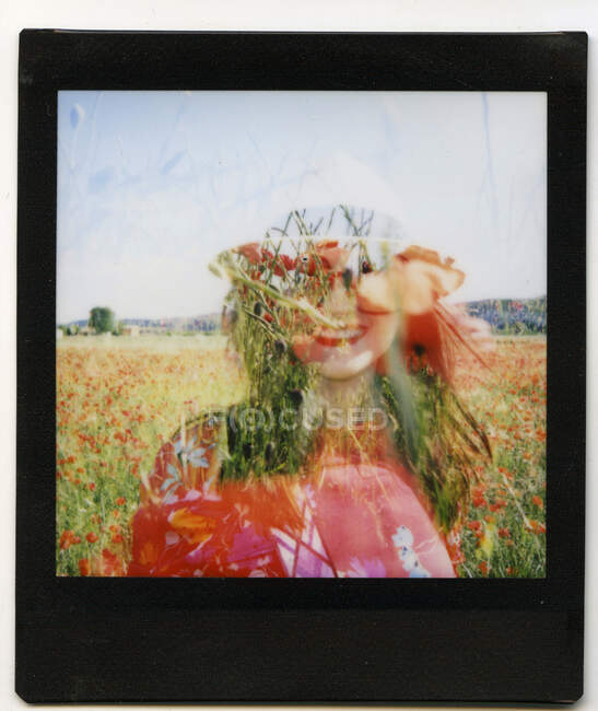 Instant photo of silhouette of cheerful female standing in blooming field on sunny summer day — Stock Photo