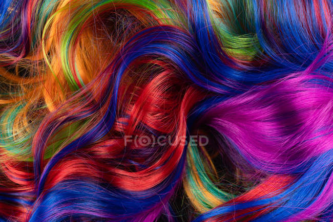 Fondo de multicolor vibrante pelo suave mechones en lío - foto de stock