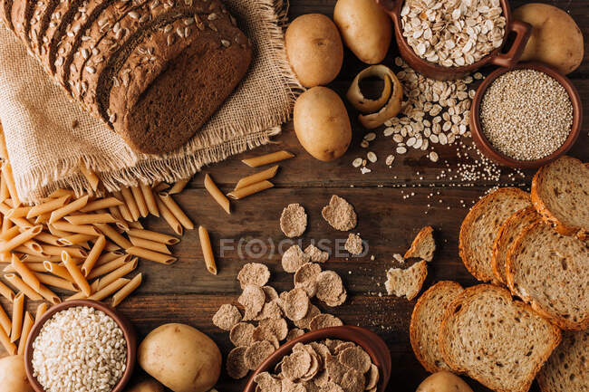 Wholegrain food and freshly baked rye bread on table — Stock Photo