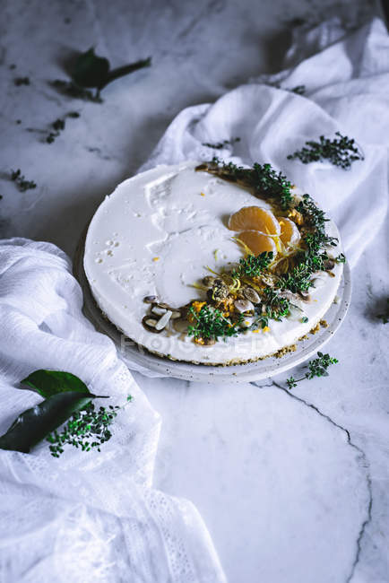 Decorated tangerine cake on white tablecloth — Stock Photo