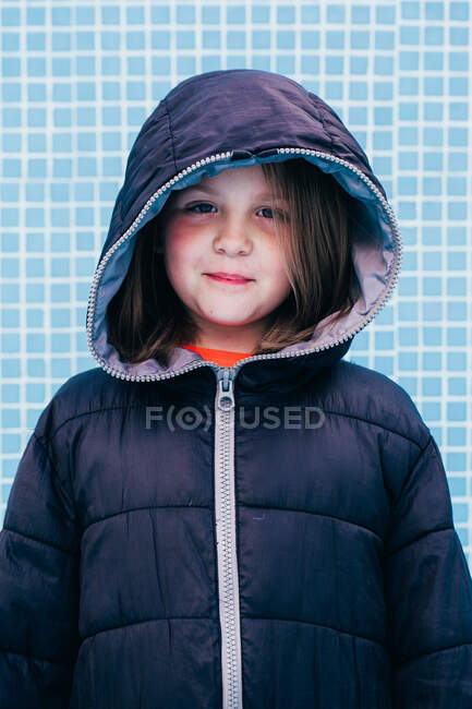 Girl in warm clothes standing in empty pool — Stock Photo