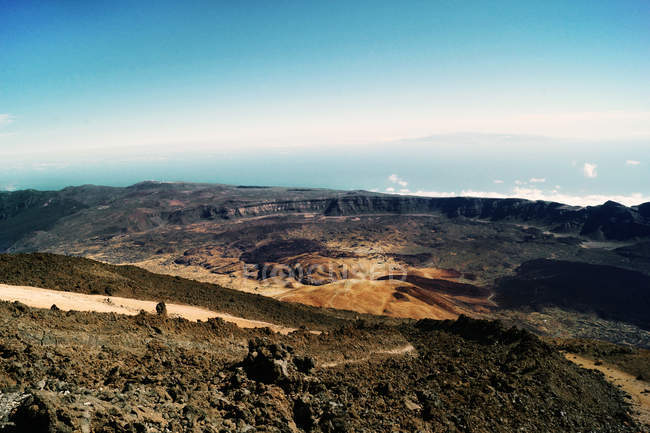Paisaje volcánico en zona salvaje desierta - foto de stock