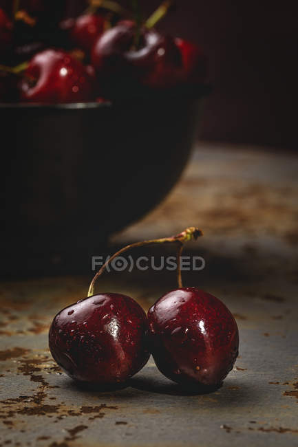 Tasty appetizing ripe cherries on rusty tabletop — Stock Photo