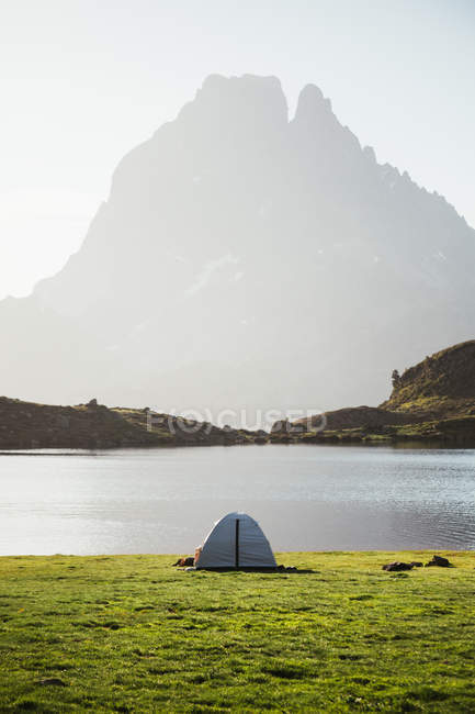 Majestic mountain landscape with tourist tent — Stock Photo