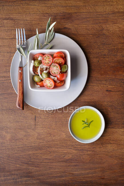 Refeição vegetariana fresca no prato — Fotografia de Stock
