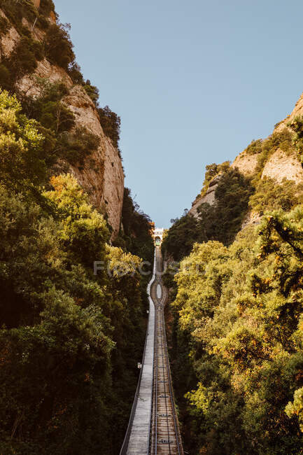 Vue du bas du rack Montserrat, Catalogne, Espagne — Photo de stock