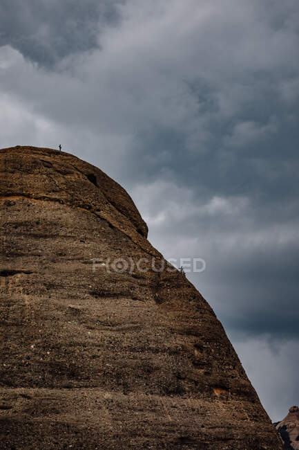 Escaladores escalando la montaña de Montserrat, Cataluña, España - foto de stock