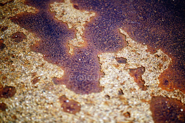 Encerramento da superfície de ferro enferrujado pintado com pontos de corrosão e sujeira — Fotografia de Stock