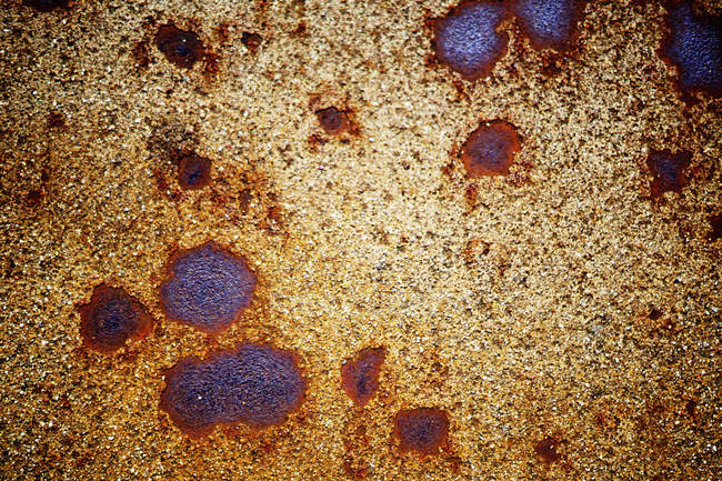 Closeup of painted rusty iron surface with corrosion spots and dirt — Stock Photo