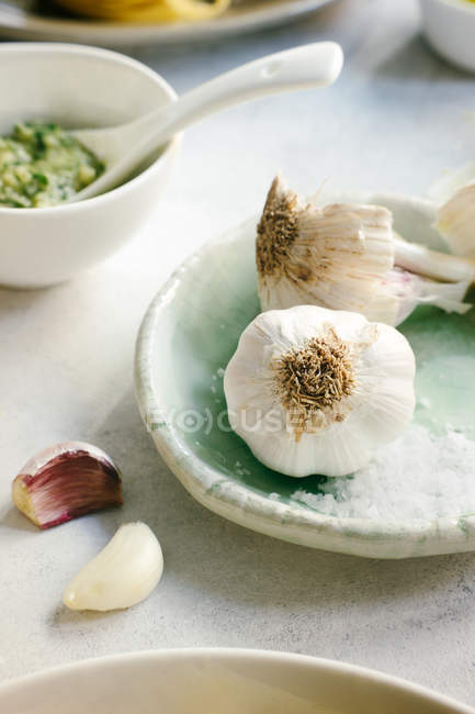 Fresh garlic and ingredients for Italian dish on table — Stock Photo