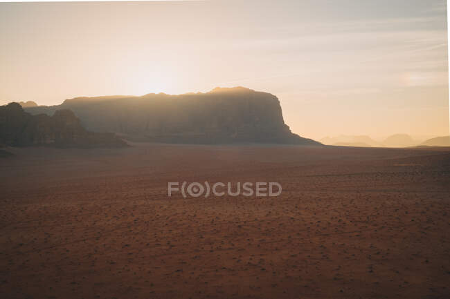 Sonnenuntergang in der Wüste Wadi Rum, Jordanien — Stockfoto