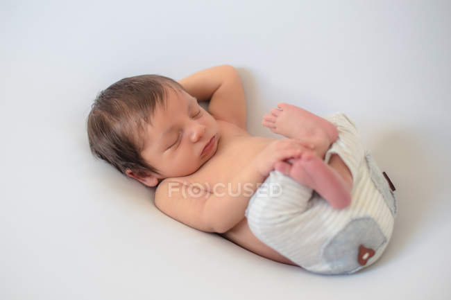 Portrait of baby asleep in bed — Stock Photo