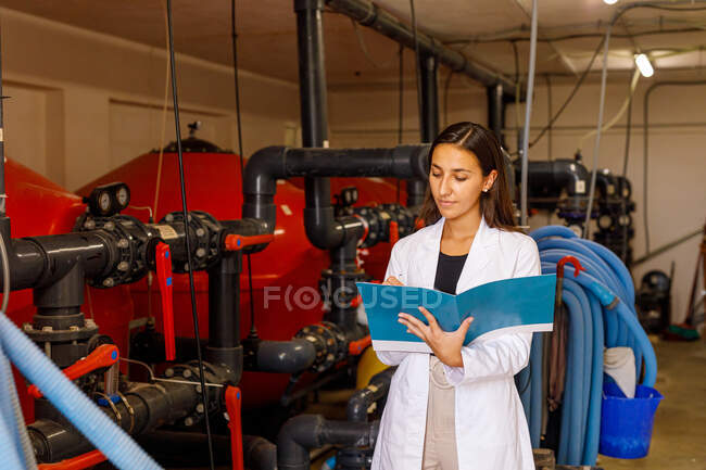 Safety inspector making notes in journal — Stock Photo