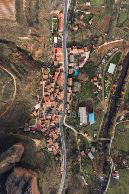Drone view of rural houses and road in village of Islallana, La Rioja, Spain — Stock Photo